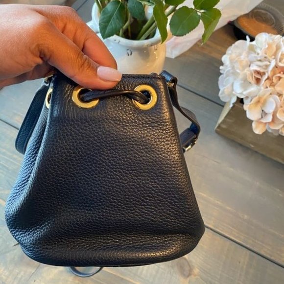 Michael Kors- small bucket bag - Picture 3 of 13